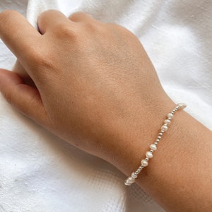 Fresh water pearl stretch bracelet | Delicate | Fine | Minimal | 925