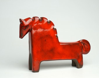 Escultura de caballo de cerámica roja hecha a mano / Decoración ecuestre moderna para el hogar, arte de cerámica artesanal