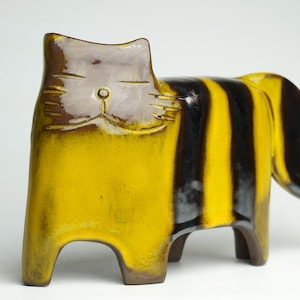 Ceramic sculpture, green cat handmade gift, cat lovers gift, minimalist animal figurine, modern home decor, table ornament, contemporary art