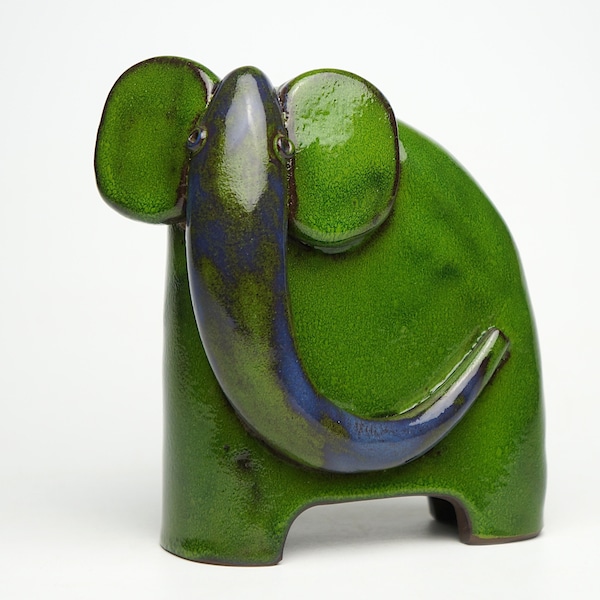 Sculpture d'éléphant en céramique, cadeau fait main unique, figurine animalière minimaliste