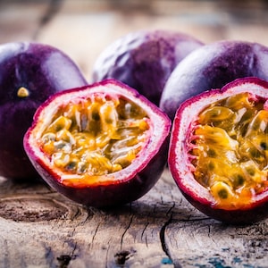 10+ Passion Fruit Seeds | Purple Edulis Passionfruit Vine, USA Seller