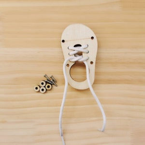 Chaussure à lacets pour jouet en bois, chaussures à laçage pour enfants, apprentissage du tableau occupé Détails/pièces du tableau occupé/élément/activité sensorielle pour tout-petits/jouet Montessori