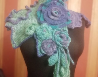 Crochet boho chic collar with flowers appliques