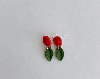 SANT JORDI MINI// Pendientes de arcilla polimérica hechos a mano en Barcelona. Tamaño pequeño. Rosa roja