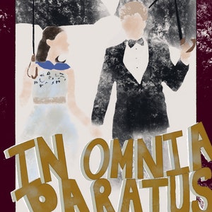 以下が含まれることがあります： 傘を持つカップルの芸術的なイラスト。金色の文字で「IN OMNIA PARATUS」と書かれています。背景は白と濃いブルゴーニュの混合で、ヴィンテージスタイルです。