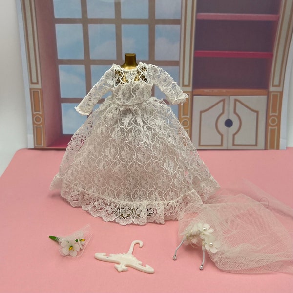 Dawn Pippa Wedding Bell Dream 815 Silver Highlights Dress Veil Bouquet Hanger and Stand Topper 1970s