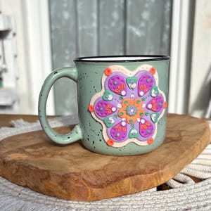 Taza de arcilla polimérica con decoración 3D, idea de regalo, taza de té, taza de café, taza hecha a mano, taza mandala, taza de matcha, colores pastel, decoración primaveral