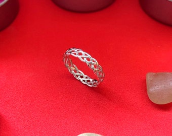 925 Silver Ring | Celtic Design | Size UK J1/2 | Dainty + Lightweight | Infinity Band