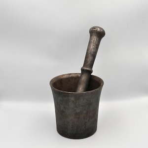 Vintage Cast Iron Mortar and Pestle Set – Heavy Duty, 1970s