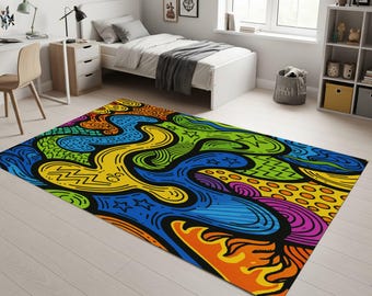 Pode incluir: Um tapete colorido com um design abstrato vibrante. O tapete apresenta um fundo preto com padrões em espiral em amarelo, azul, verde, laranja e roxo. O design inclui estrelas, ziguezagues e outras formas.