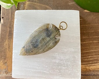 4 pcs Natural Labradorite Pendant Bead,Plated Arrowhead Handmade Gemstone Peacock Shining Labradorite Arrow DIY Jewelry Making PD262