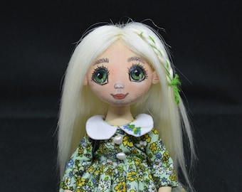 Artista muñeca textil Saga