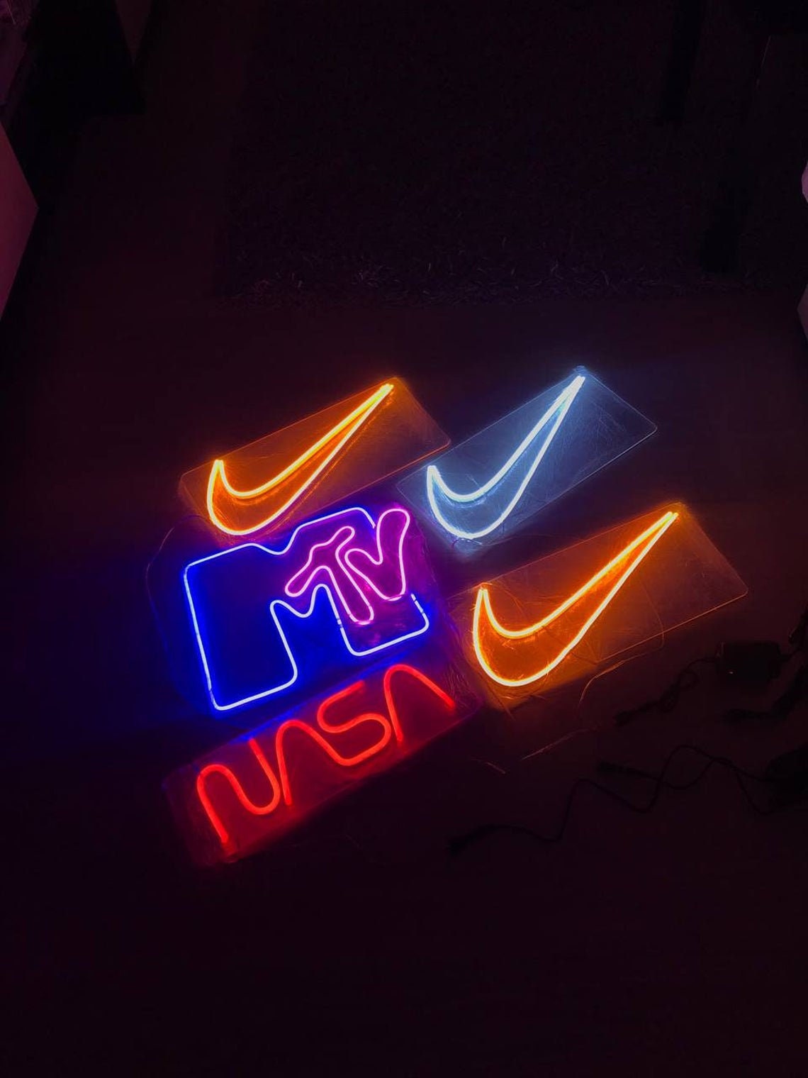 neon white nike logo