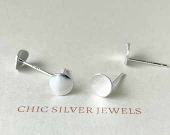 Boucles d'oreilles disque incurvées, tige ronde cercle point rond en argent sterling boucles d'oreilles simples minimalistes délicates petite tête de clou brossé mat