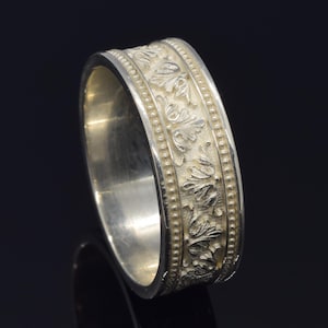 Anello in argento Going Baroque: fascia a foglia in stile antico