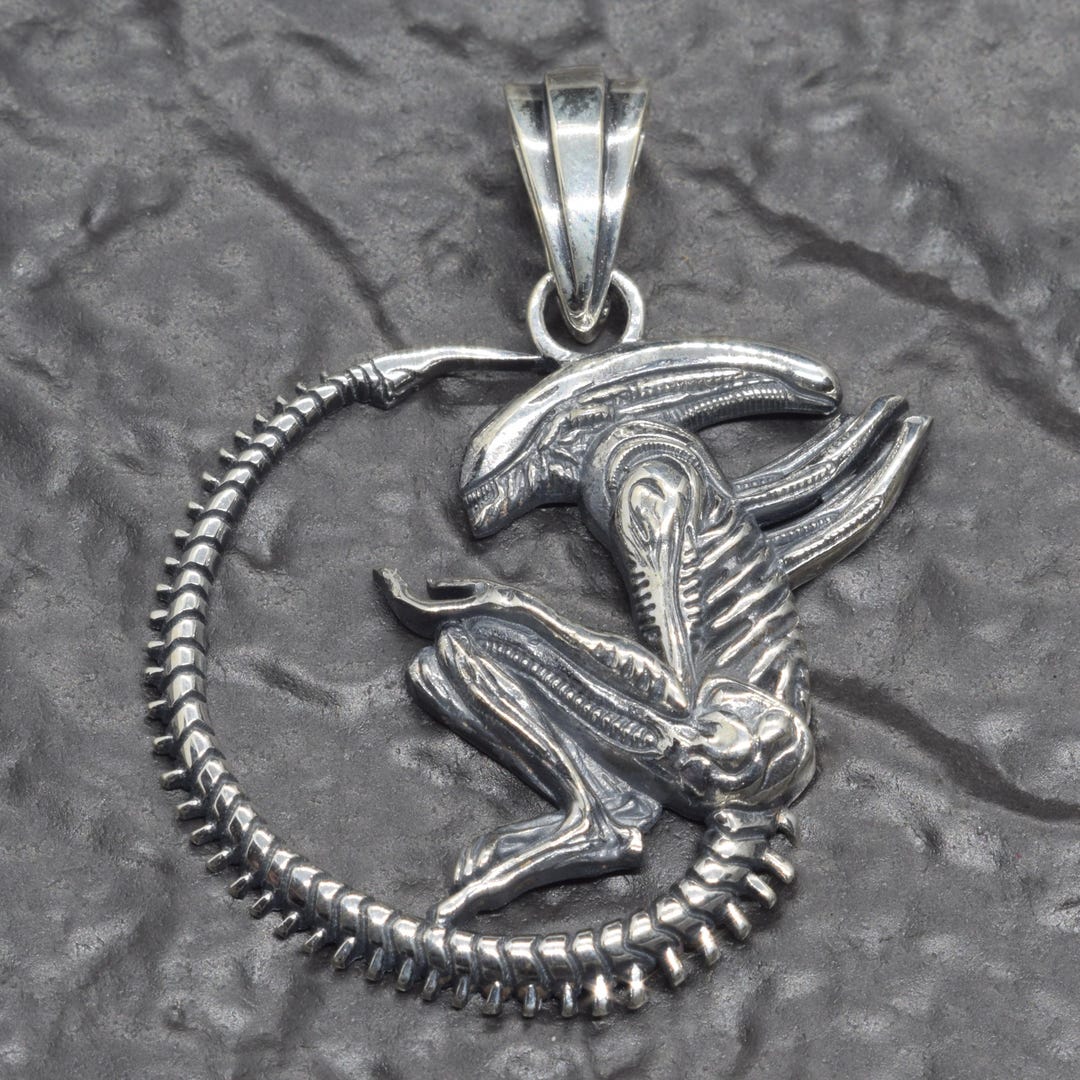 Handcrafted Silver Alien Xenomorph XX121 Pendant, Sci-fi Collector's ...