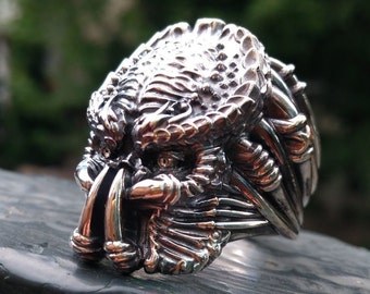 Predator Silver Ring: Alien Warrior Band, A Handcrafted Tribute to the Iconic Sci-Fi Hunter
