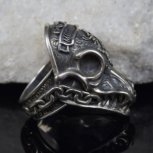 Massive Morior Invictus Deacon Mongrels Skull Ring - Sterling Silver Gothic Biker Jewelry - Unique Macabre Design