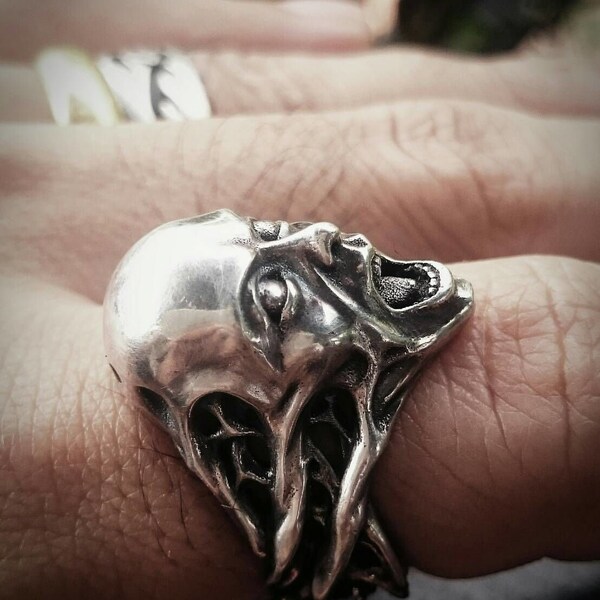 Haunting Memento Mori Screaming Skull Silver  Ring - Screaming Skull Band for a Bold Gothic Statement