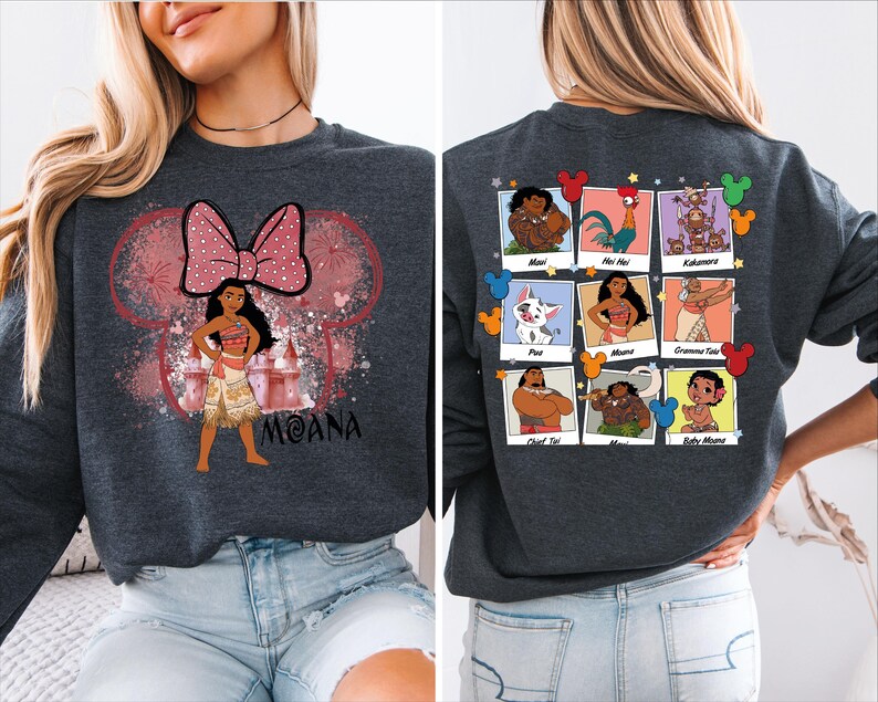Puede incluir: Una sudadera gris oscuro con un lazo rosa y blanco y una imagen de dibujos animados de Moana de la pel&iacute;cula de Disney Moana. La parte posterior de la sudadera tiene un collage de im&aacute;genes de la pel&iacute;cula, incluyendo Maui, Pua, Hei Hei y Gramma Tala.