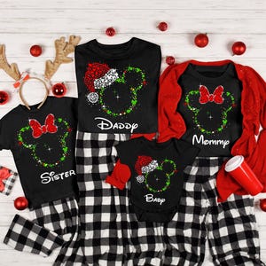 Dopasowana koszulka świąteczna Disney, koszulka świąteczna Myszki Miki i Minnie, koszulka rodzinna Myszki Miki, spersonalizowana koszulka świąteczna, bluza z nadrukiem Disneyland Santa