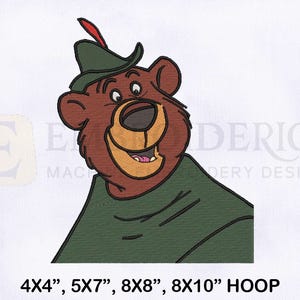 Puede incluir: Ilustración de dibujos animados de un oso pardo con un sombrero verde con una pluma roja y una túnica verde. El oso sonríe con la boca abierta. El texto en la parte inferior dice "4X4", 5X7", 8X8", 8X10" HOOP".