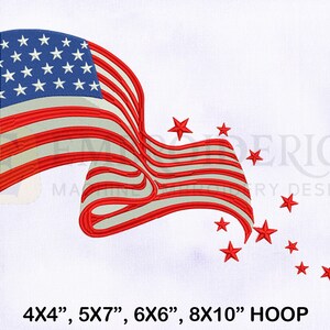Può includere: Una bandiera americana rossa, bianca e blu che sventola al vento con stelle sparse intorno. La bandiera è ricamata ed è disponibile nelle dimensioni dell'anello 4x4", 5x7", 6x6" e 8x10".