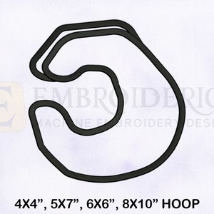 Peut inclure: Contour noir et blanc d'une lettre C, avec un double contour, pour des motifs de broderie. Le texte de l'image indique "4X4", "5X7", "6X6", "8X10" HOOP".