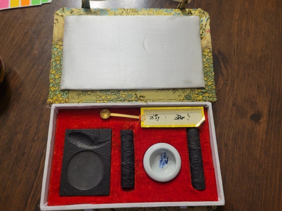 Excellent Condition Slightly Used Beautiful Mandarin  display picture 2