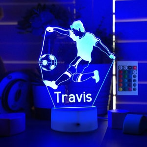 Luz de noche personalizada de fútbol: lámpara LED multicolor con nombre personalizado para aficionados al fútbol, decoración para habitación infantil, regalo de cumpleaños o Navidad.