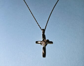 Cruz de oro y diamantes