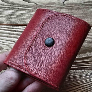 Cartera de mujer confeccionada en piel chevre. Hecho a mano. Cartera pequeña de mujer. Cartera de piel roja para mujer. Un regalo para ella.