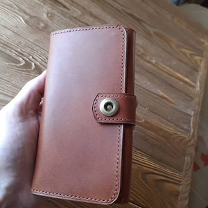 Bolso de mano para mujer elaborado en piel italiana de curtición vegetal manteca. Cartera larga de mantequilla. Cartera personalizada. Hecho a mano.