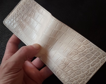 Himalayan alligator trifold wallet. Luxury handmade ID wallet. Premium exotic leather wallet. Finished product. Keychain as a gift.