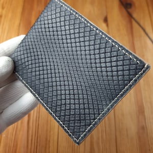 Cartera de lujo en piel de pitón. Hecho a mano. Cartera plegable. Titular de la tarjeta. Cartera para tarjetas. Cartera pequeña. Cartera con bolsillo trasero. Cartera personalizada.