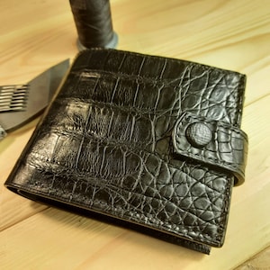 Cartera de piel negra hecha a mano.  Cartera de lujo. Cartera de hombre de piel exótica con monedero. Cartera personalizada. Cartera plegable Alli Gator de lujo