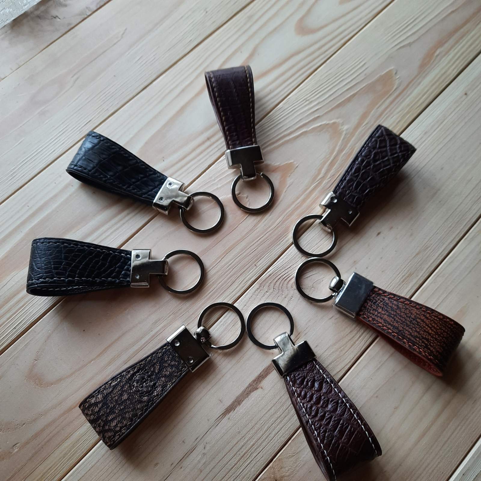 「高評価！」注目のレビュ Leather Luxury Keychain Keychain Leather Exotic Keys. for 小物