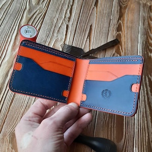 Cartera plegable hecha a mano de cuero italiano buttero. Titular de la tarjeta. Iniciales. Personalización. Regalo. Cartera hombre piel mantequilla.