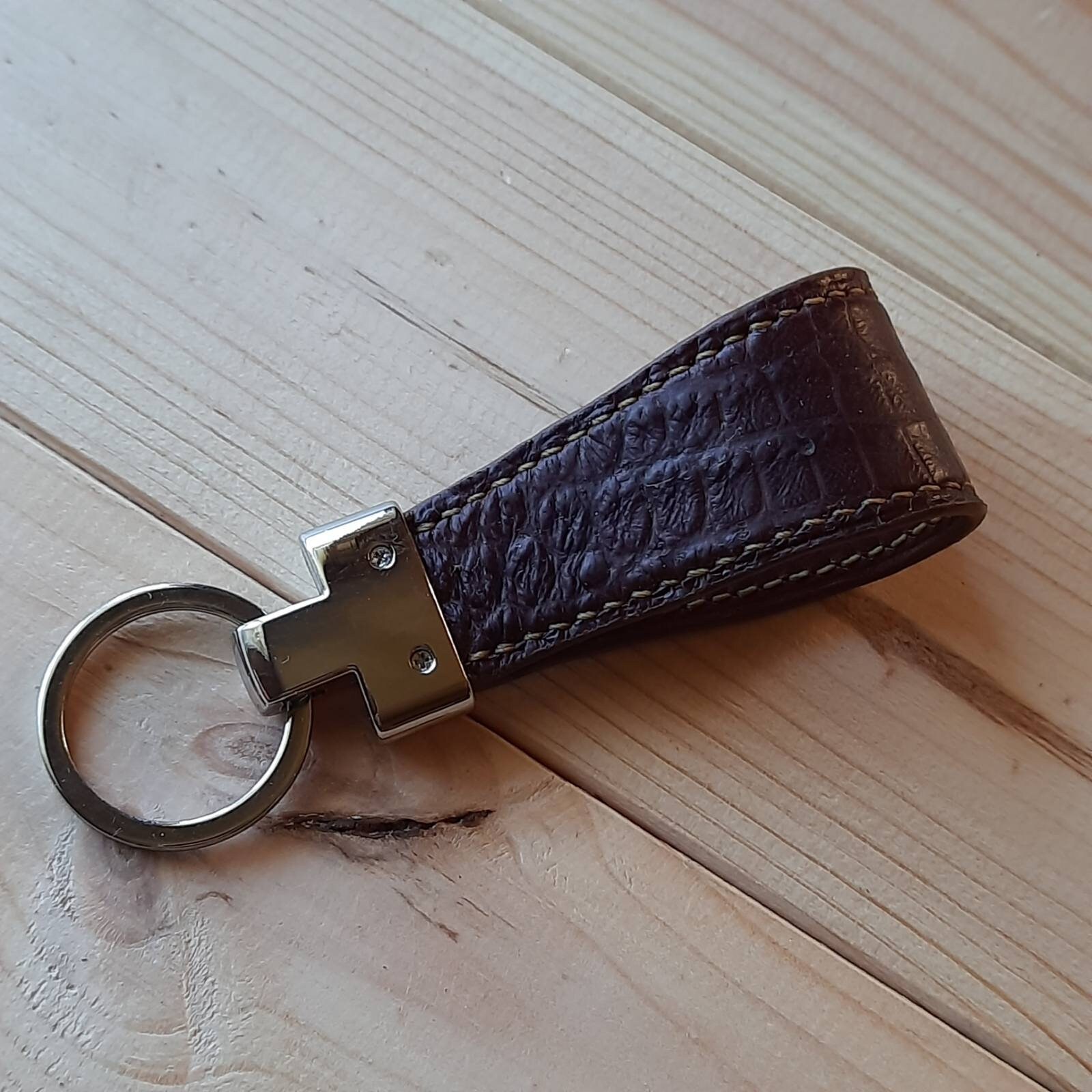 Premium Leather Key Ring Pouch - Compact and Stylish Key