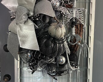 Halloween Wreath, Skeleton Wreath, Halloween Door Decor, Classy Shelly Wreath, Halloween Door Wreath, Seasonal Door Wreath, Skeleton Decor