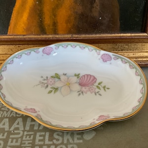 Delicate Coalport Fine Bone China Canterbury trinket dish Made in England, pin dish, Coalport, Canterbury, gift idea