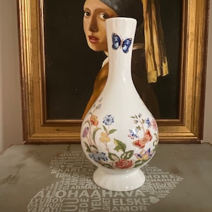 Aynsley English small fine bone china cottage garden bud vase , Cottage Garden , Perfect condition , Fine bone china vase