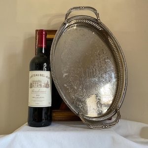 Vintage silver plated galleried medium oval decorative cocktail tray, Fine silver plate, drinks tray, bar tray , silver tray, wine tray