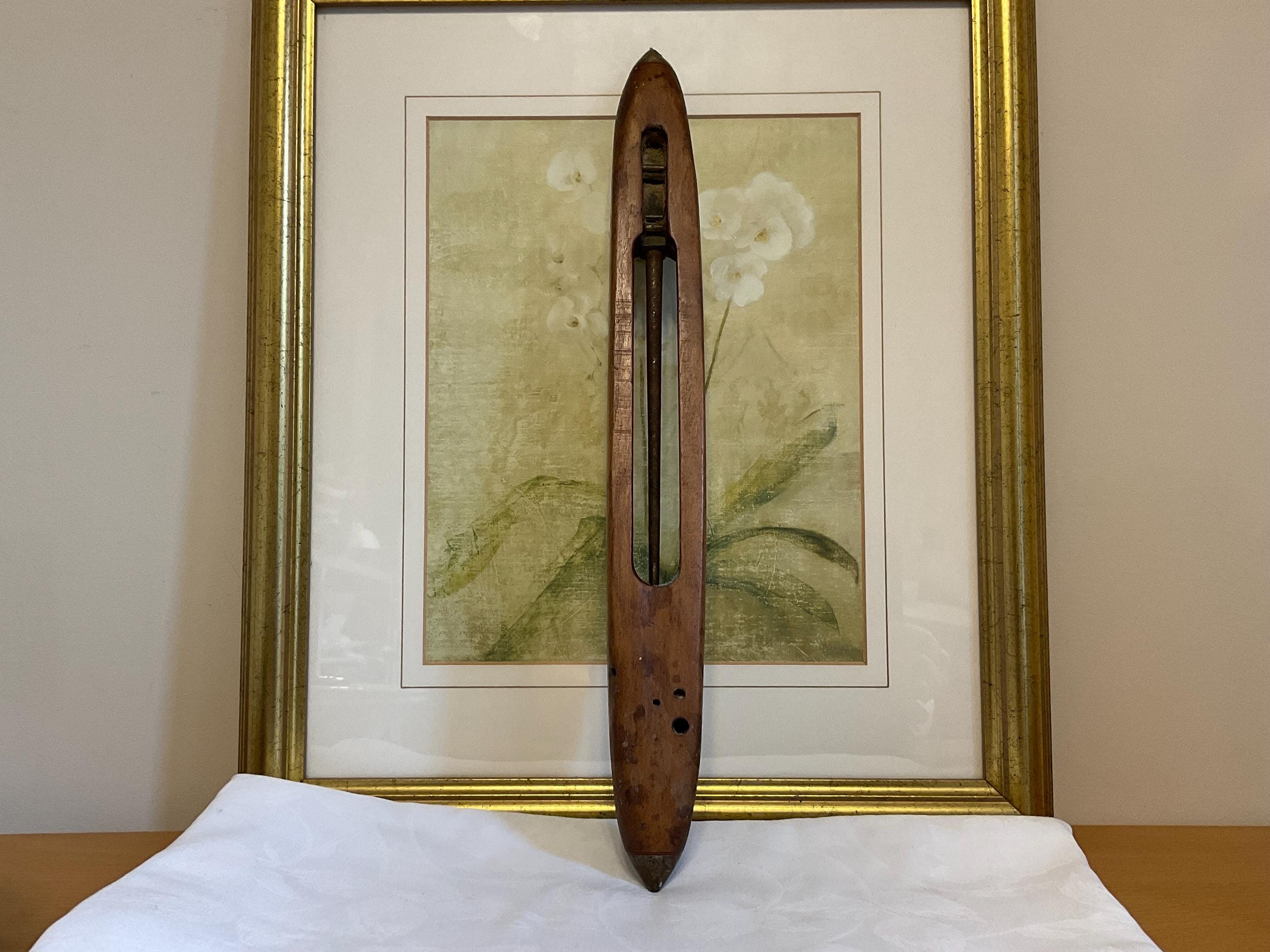 Ancienne Navette En Bois Pour Tissage – Décoration, Mercerie, Collection – France