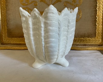 Vintage Wedgwood Countryware Fine Bone China weiße Übertopf, Blattmuster, auf drei Füßen, perfekter Zustand