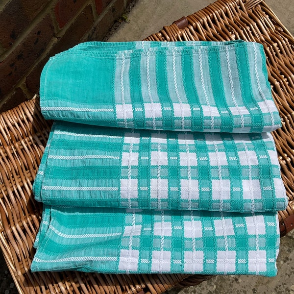 Seersucker tablecloth, Vintage square seersucker tablecloth turquoise and white check pattern, vintage picnic, vintage kitchen