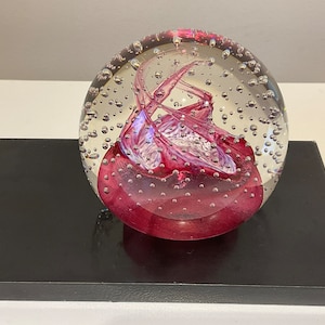 Beautiful rare large hand blown Caithness Cauldron glass paperweight from Scotland, Pink and white swirls and bubbles on an etched base
