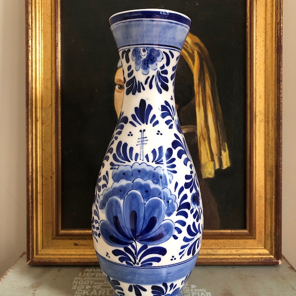 Beau vase de taille moyenne Delft bleu et blanc avec motif floral fabriqué en Hollande, Delft, vase de Delft, vase floral de Delft de taille moyenne