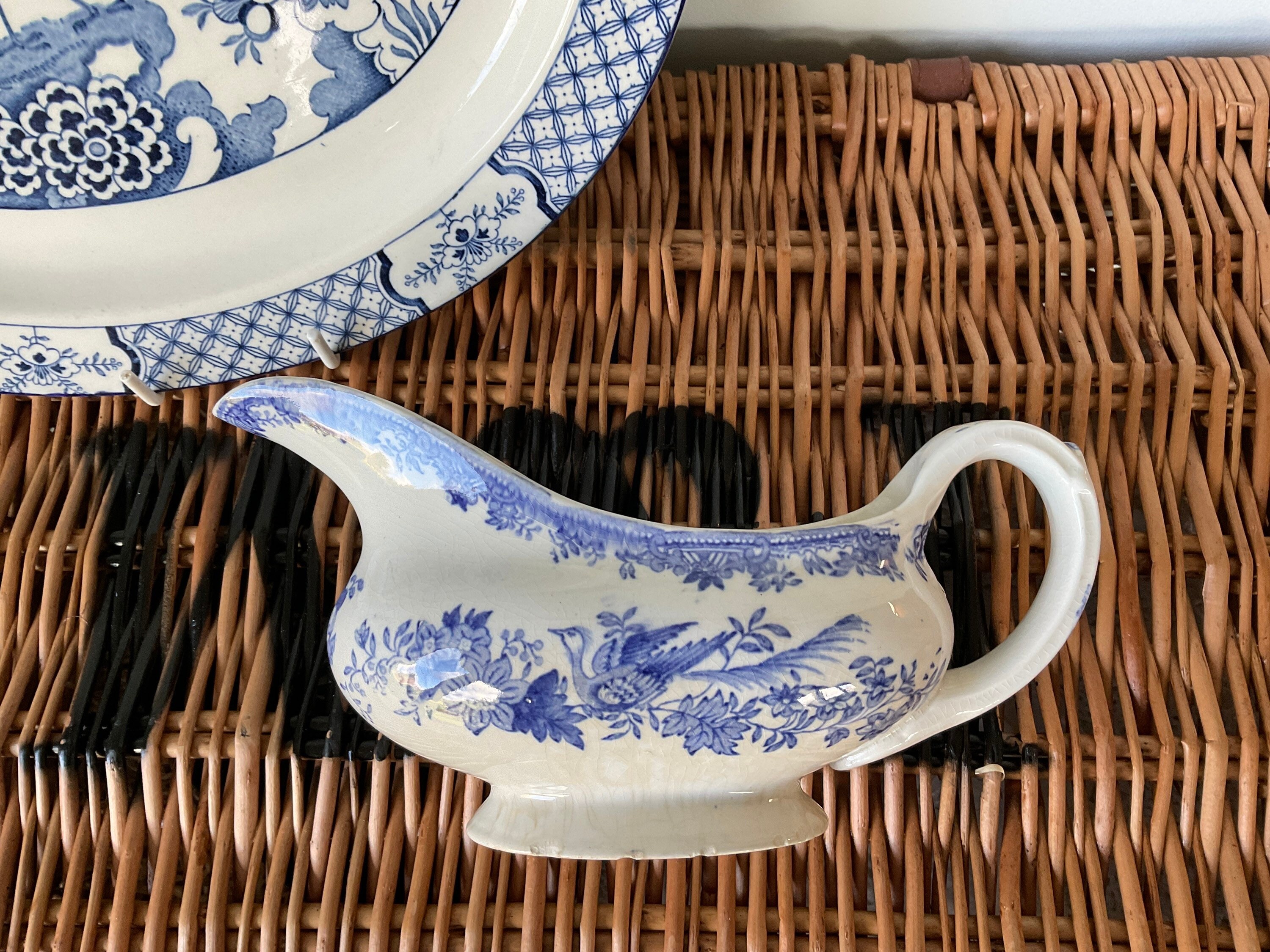 A Large Wedgwood Stoneware Nautilus Form Sauce Boat and Stand A Large Wedgwood Stoneware Nautilus Form Sauce Boat and Stand