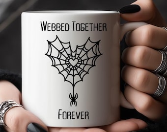 Taza "Juntos en una telaraña para siempre" Taza de café para pareja gótica Taza de corazón con telaraña Regalo de boda de Halloween Regalo de aniversario gótico Taza de amor alternativo